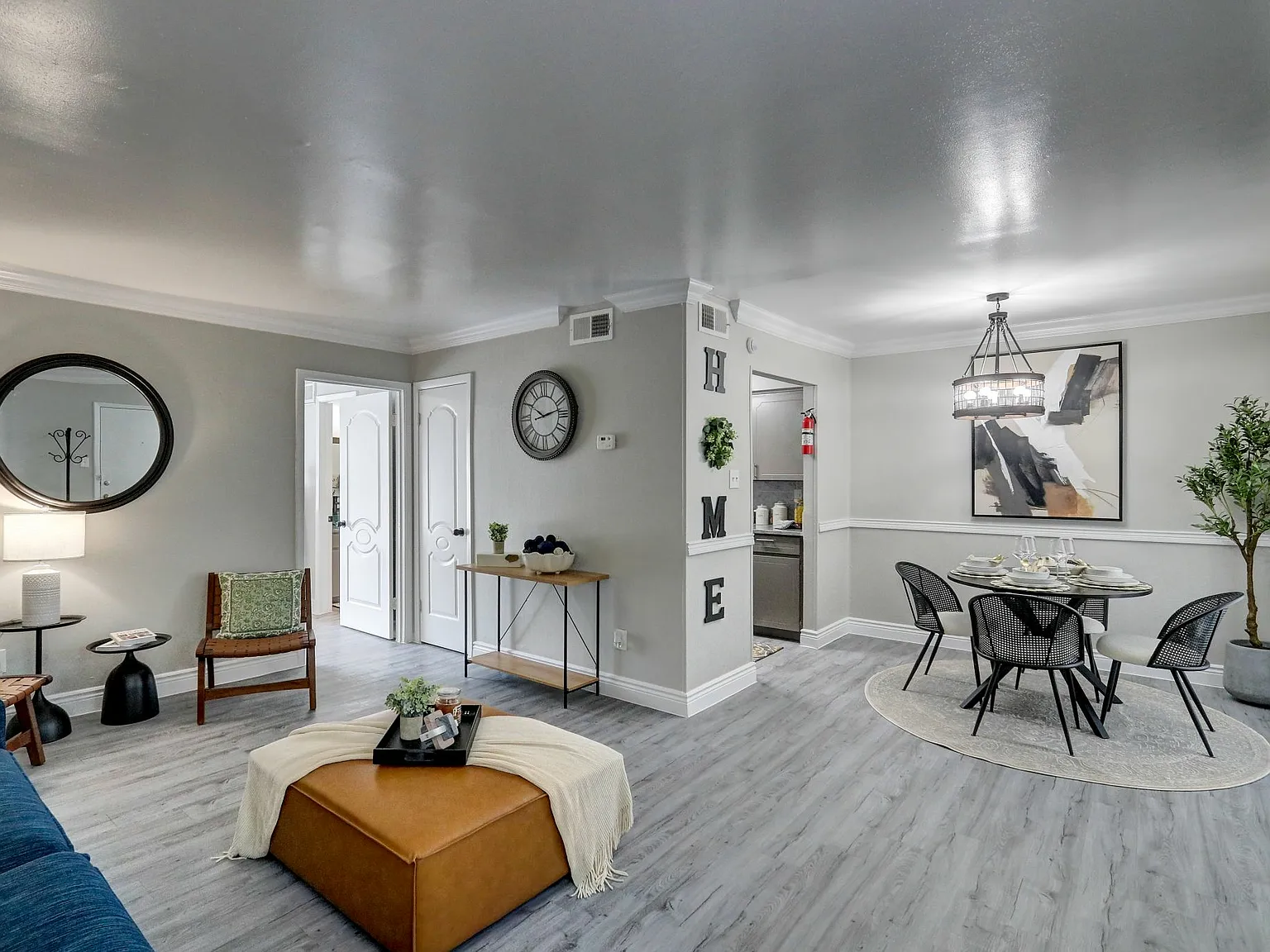 San Marino Apartments — Photo 2