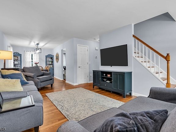 4th image of 39 Waldon Rd