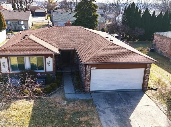 35248 Wright Cir, Sterling Heights, MI 48310