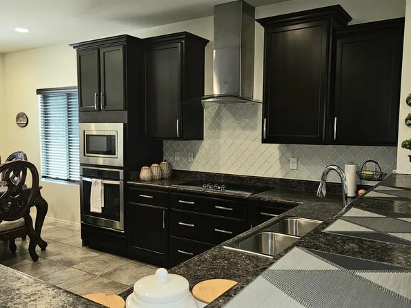 21687 E Governor Dr, Red Rock, AZ 85145