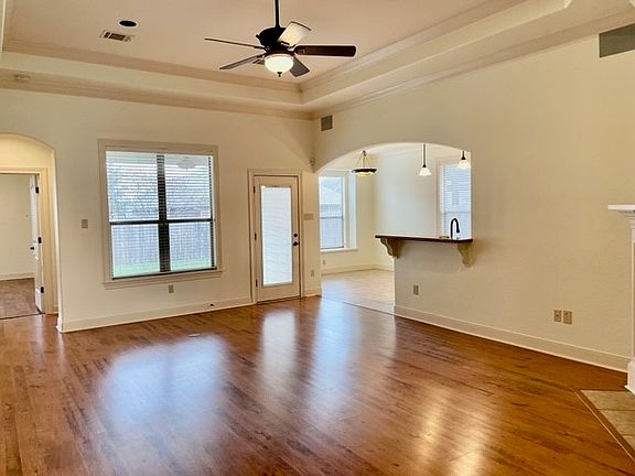 4th image of 3919 Lienz Ln