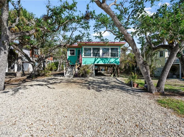 5731 Lauder St, Fort Myers Beach, FL 33931