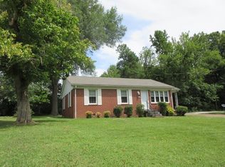 912 E Blythe St, Paris, TN 38242