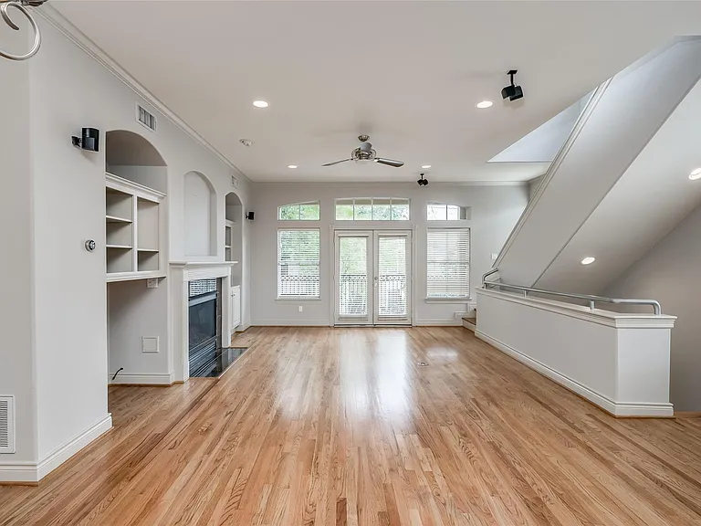315 Sandman St — Photo 30