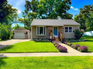 610 N Barnard St, Howell, MI 48843