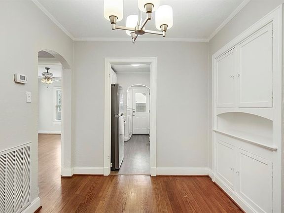 3rd image of 5930 La Vista Dr