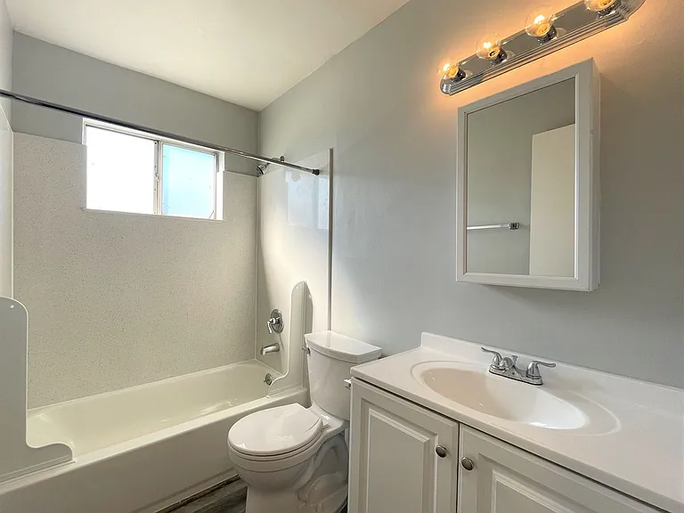 Lincoln Courtyards at 531 Glendora Avenue — Photo 16
