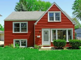 689 S Hillside Ave, Elmhurst, IL 60126