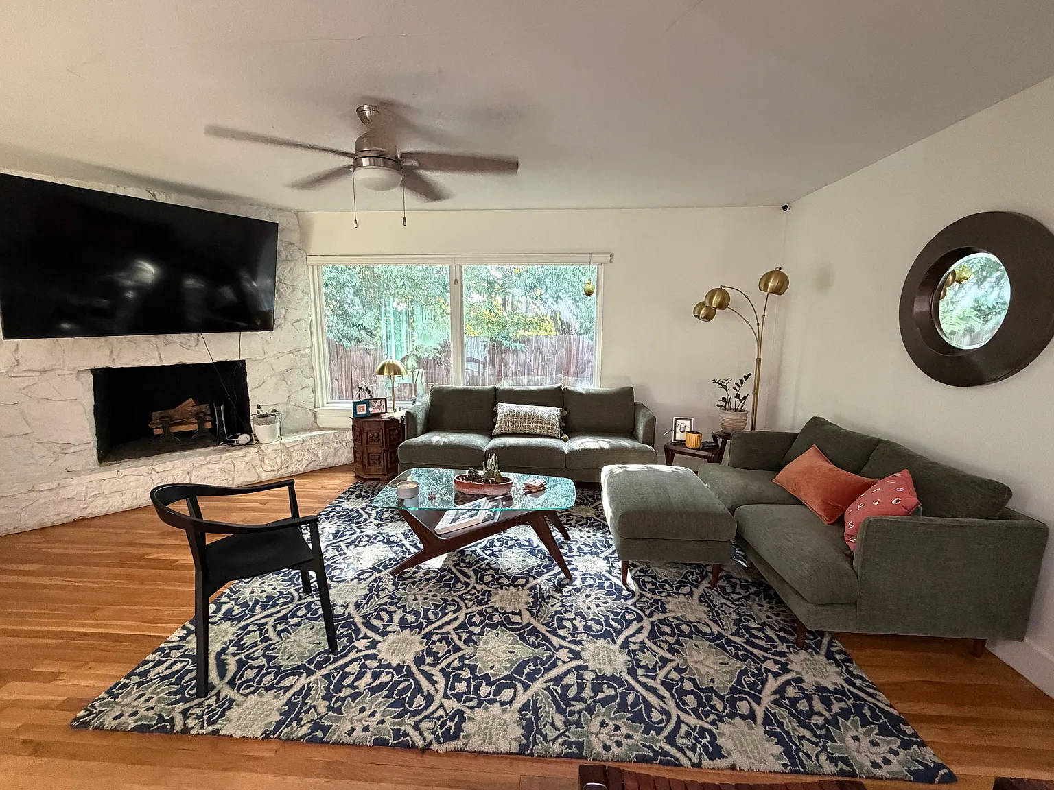 3 bed, 1300 sqft, $2,625 — Photo 3