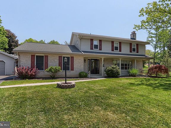 3rd image of 321 Concord Ct
