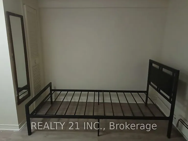 571 Danforth Rd #BASEMENT — Photo 10