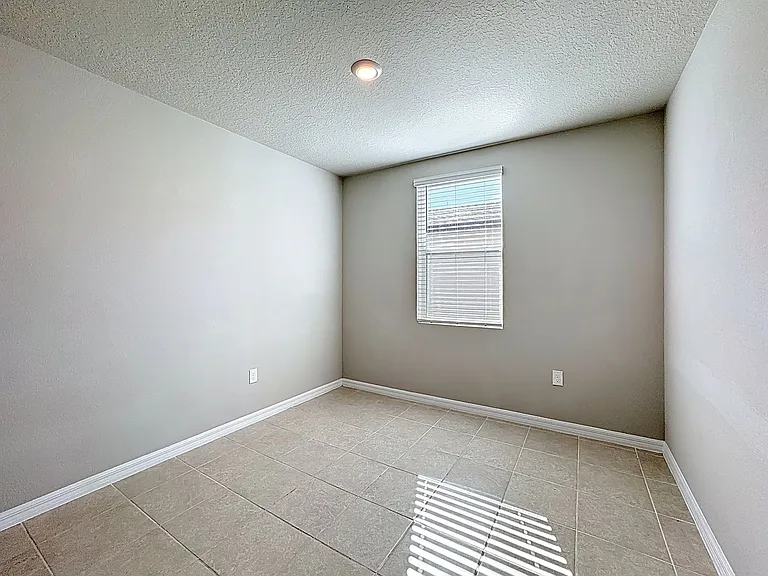 5251 Meredrew Ln — Photo 8