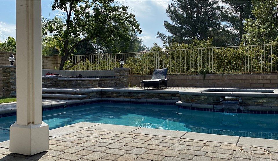 1st image of 27460 Hillcrest Pl