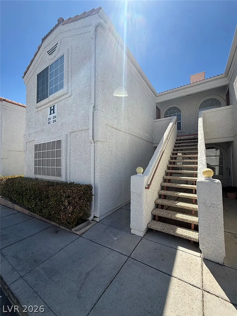 2 bed, 2.0 bath, 926 sqft, $1,495 — Photo 1