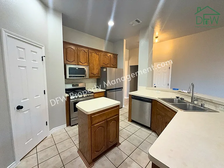 1541 Mountain Laurel Ln — Photo 6