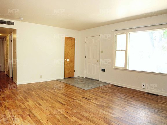 3rd image of 1024 Glenmoor Dr