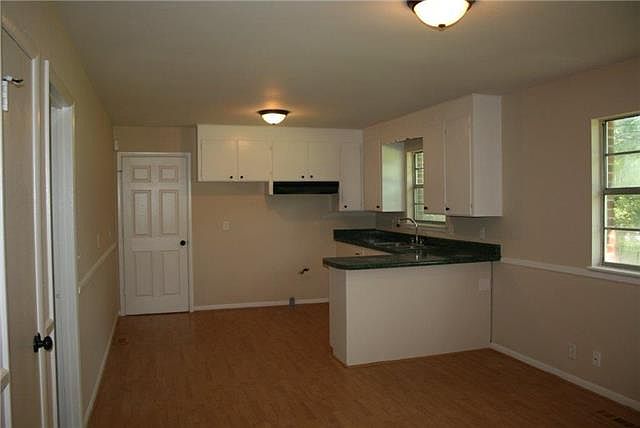 2nd image of 1931 Russell Ct