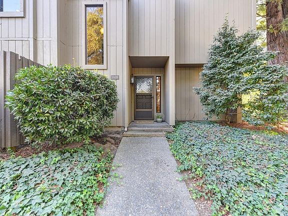 4th image of 1039 Commons Dr