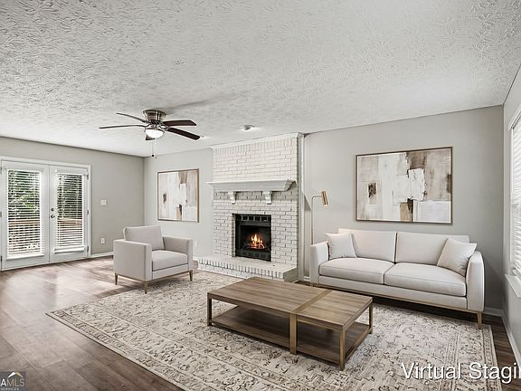 3rd image of 1304 Oakwood Rd