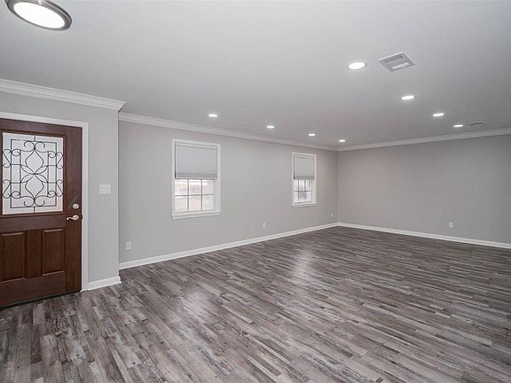 2nd image of 118 La Vista Dr
