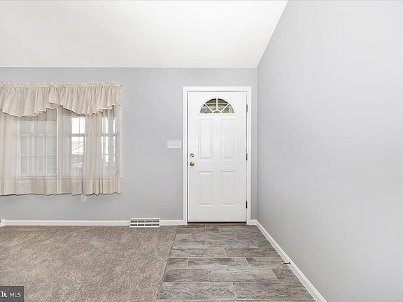 3rd image of 228 Montclair Ct