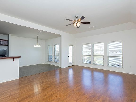 5th image of 17014 Jamestowne Dr