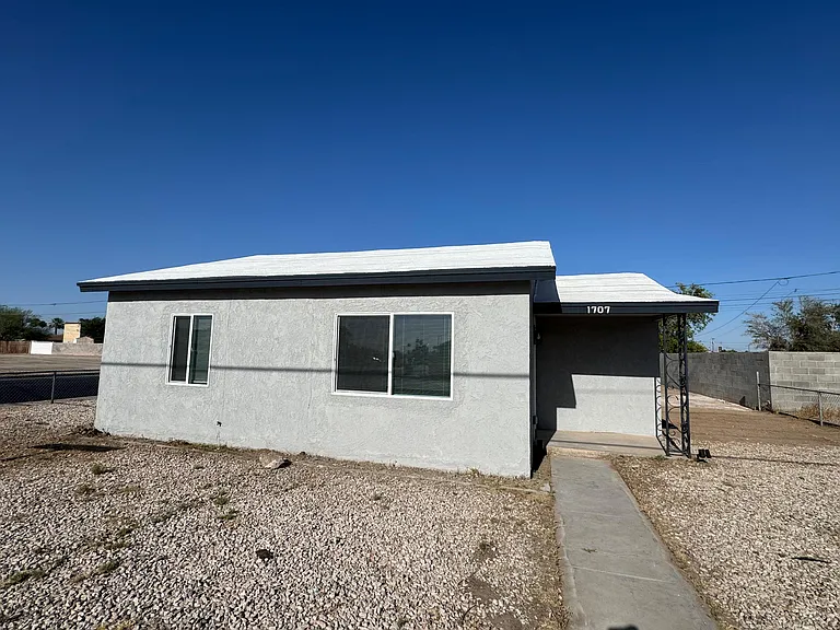 1707 S Avenue A — Photo 2