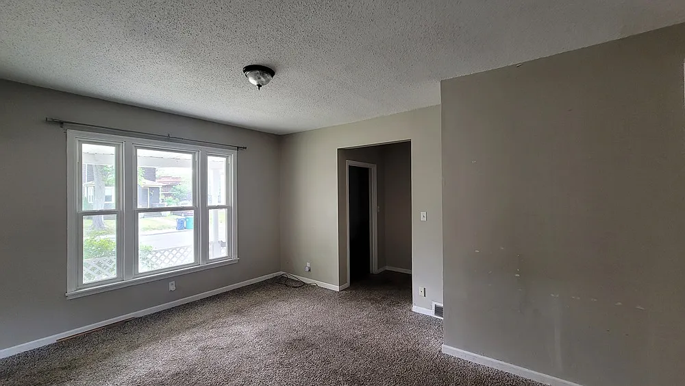 7 bed, 2400 sqft, $3,500 — Photo 3