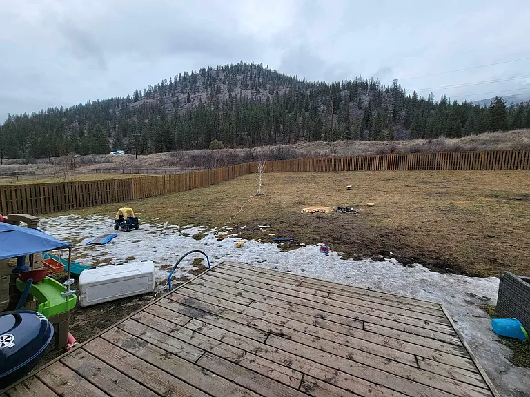 110 Bernie Rd — Photo 36