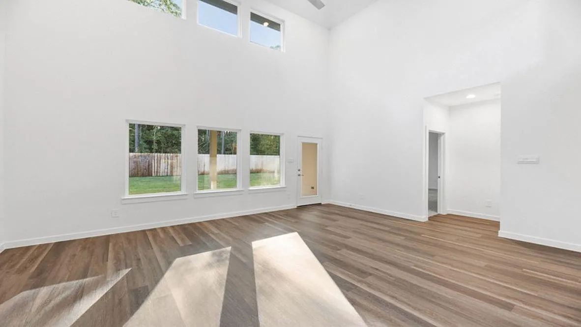 5 bed, 2770 sqft, $3,200 — Photo 2