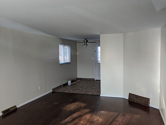 2nd image of 4923 Fairway Ct