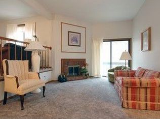 5363 Newport Dr #B, Lisle, IL