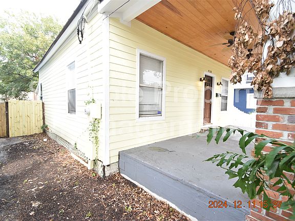 3rd image of 414 E Amelia Ave