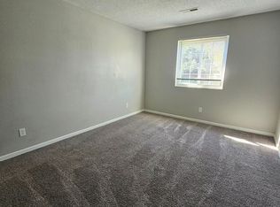 2751 W 72nd St APT 8, Davenport, IA 52806