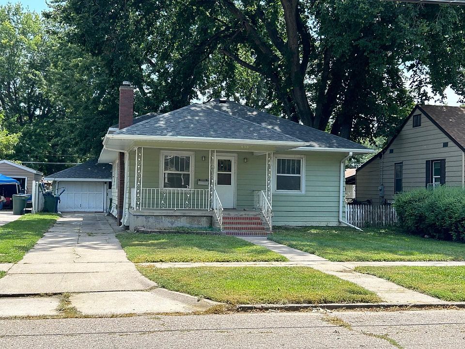 1st image of 920 W 22nd St