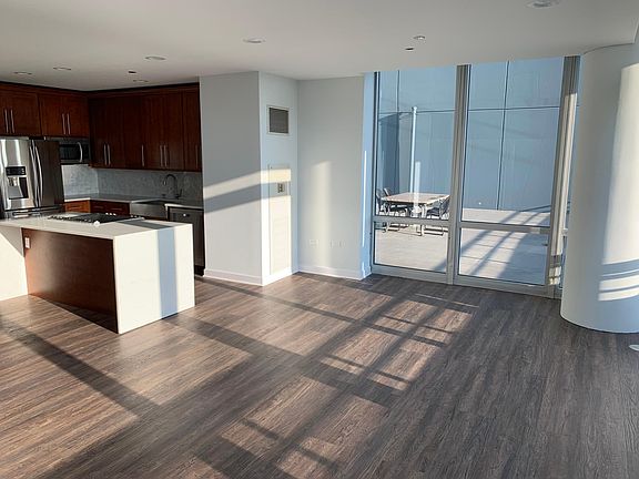 3rd image of 737 W Washington Blvd APT 1410