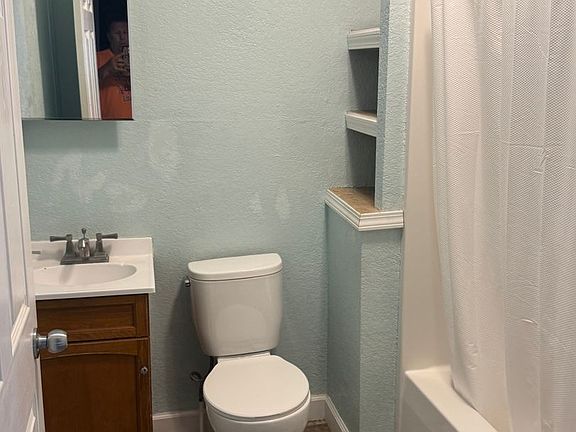 3rd image of 207 Yetley St