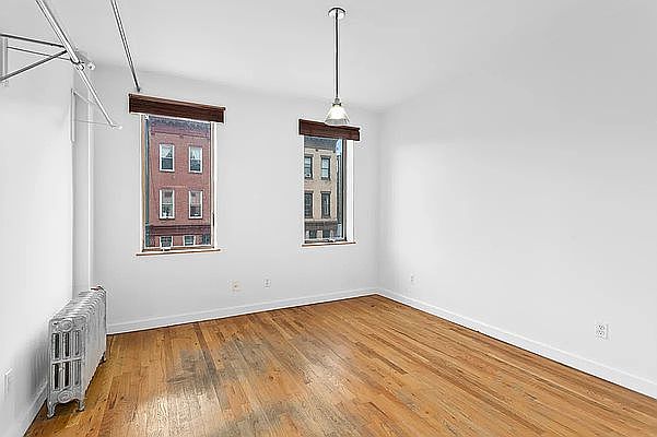 2nd image of 219 Montrose Ave #2