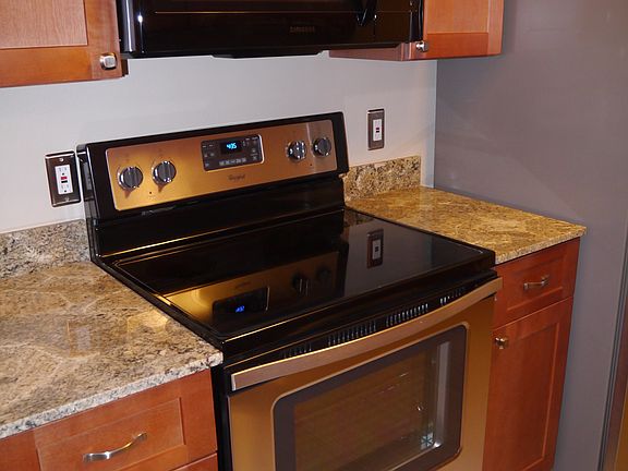 4th image of 2059 Harwood E