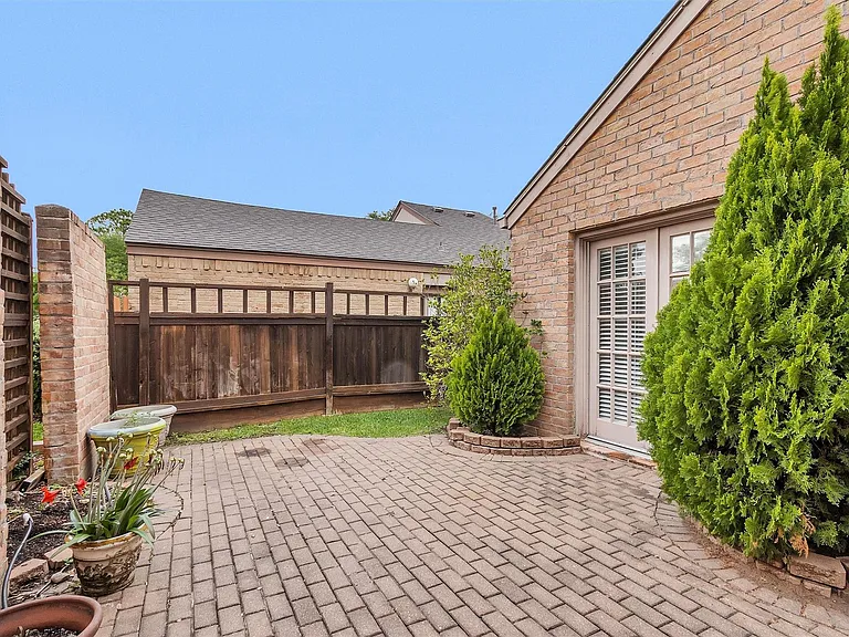 11634 Southlake Dr — Photo 2