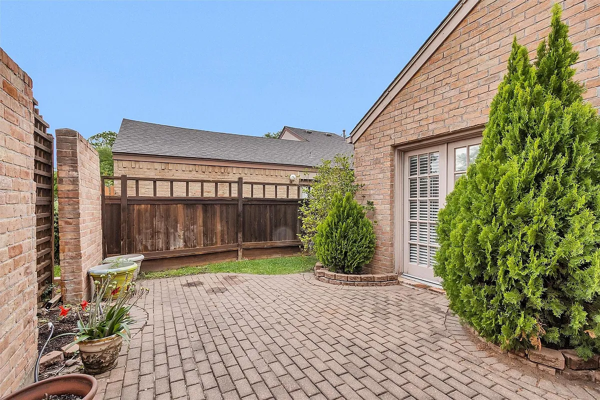 Building Photo - 11634 Southlake Dr