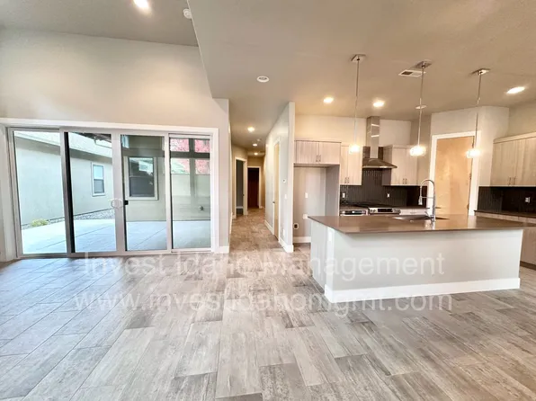 1386 E Lone Shore Dr, Eagle, ID 83616