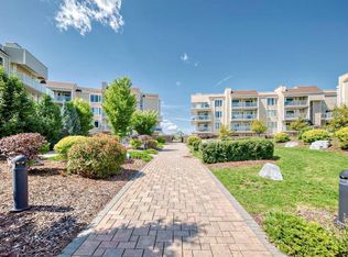 3727 E 42nd St NW #201, Calgary, AB T3A2W3