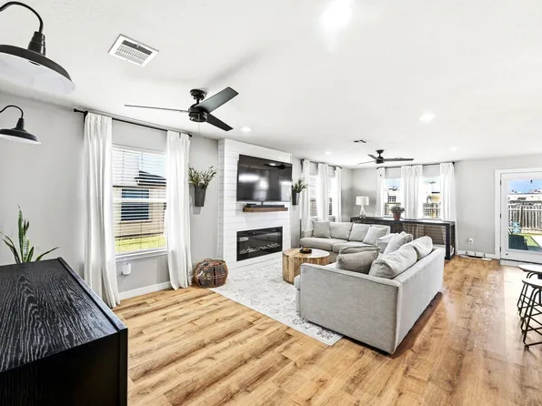 105 Lidell St, Hutto, TX 78634