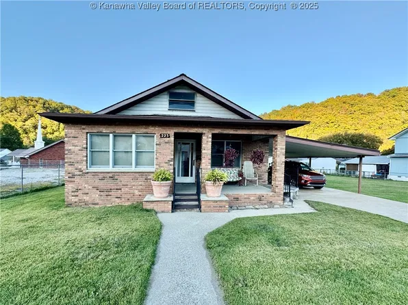 223 1st St W, Madison, WV 25130