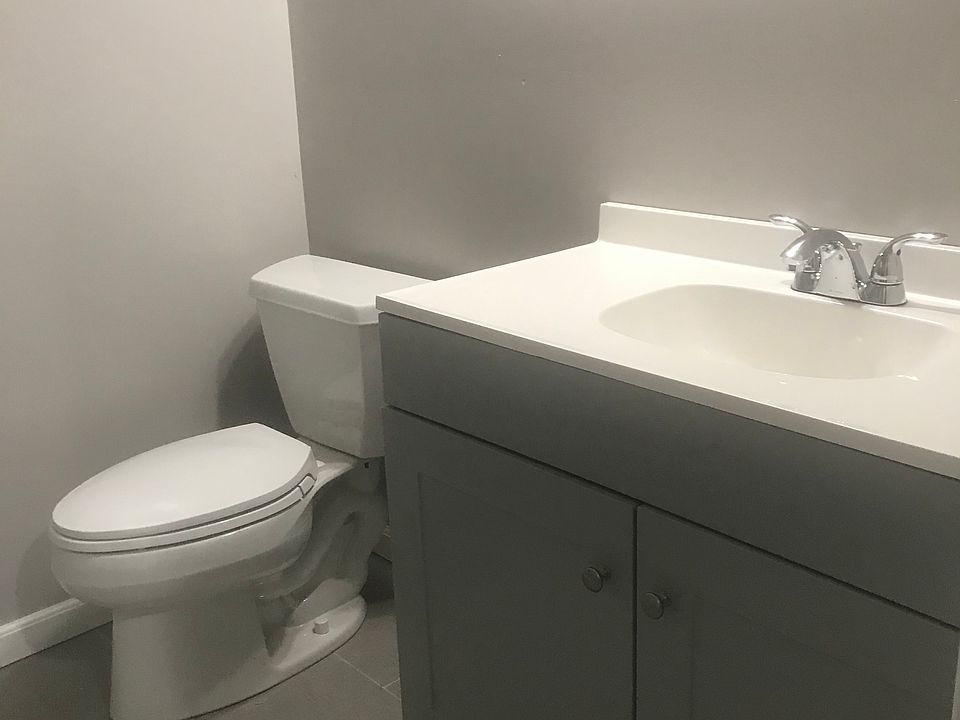 1st image of 2302 Holly Dr #7