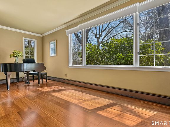 4th image of 250 Tanglewood Road