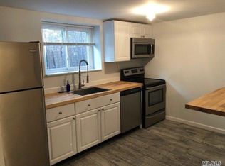 49 Marwood Rd N, Port Washington, NY 11050