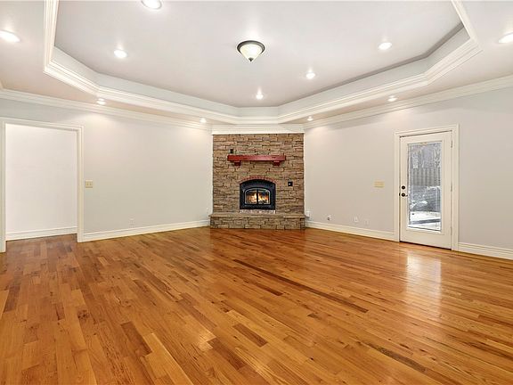 4th image of 50 Chelmsworth Cir
