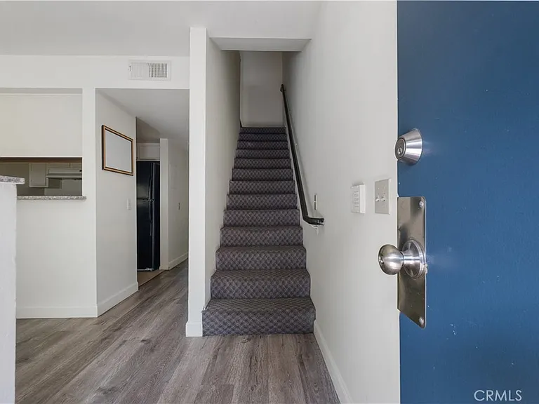 2726 S Menlo Ave — Photo 9